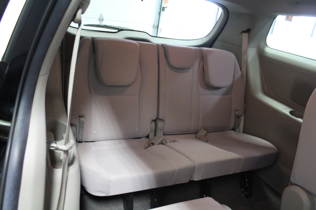 Used 2019 Kia Sedona LX image 27