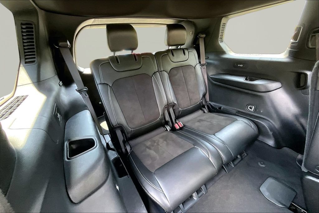 Used 2023 Jeep Grand Cherokee L Laredo RWD image 20