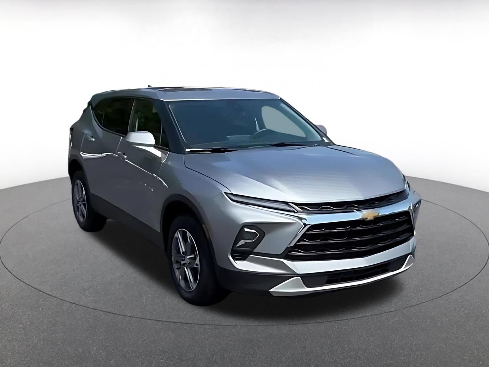 Used 2025 Chevrolet Blazer LT FWD image 3