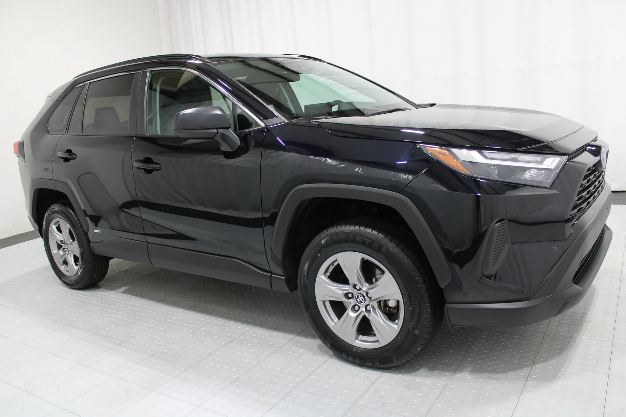 Used 2024 Toyota RAV4 LE AWD/4WD image 4
