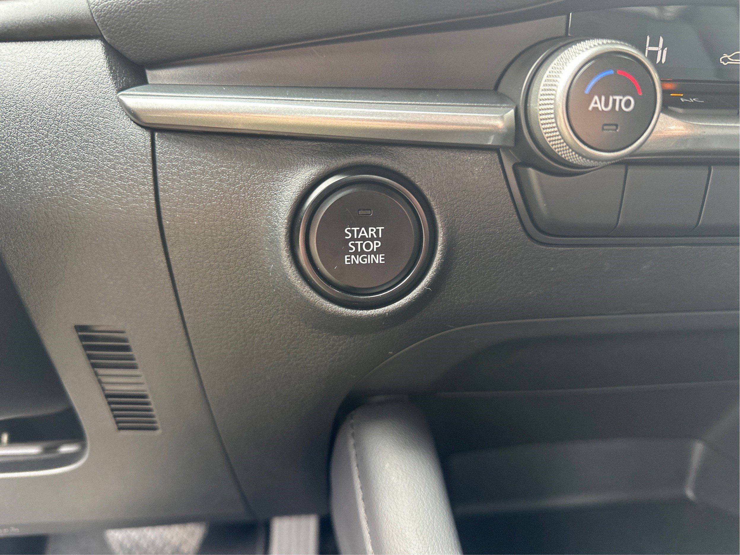 Used 2024 MAZDA MAZDA3 s FWD image 30