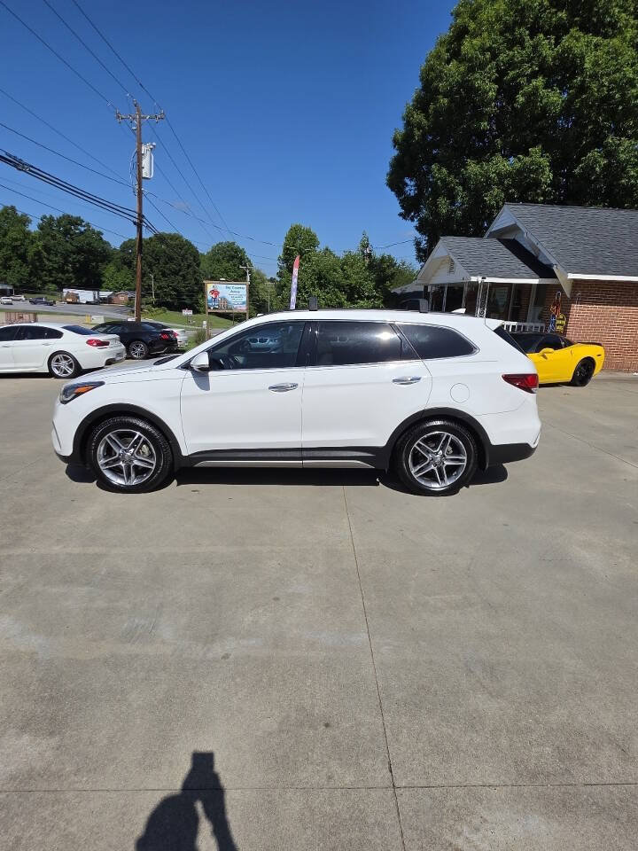 Used 2017 Hyundai Santa Fe Limited FWD image 2
