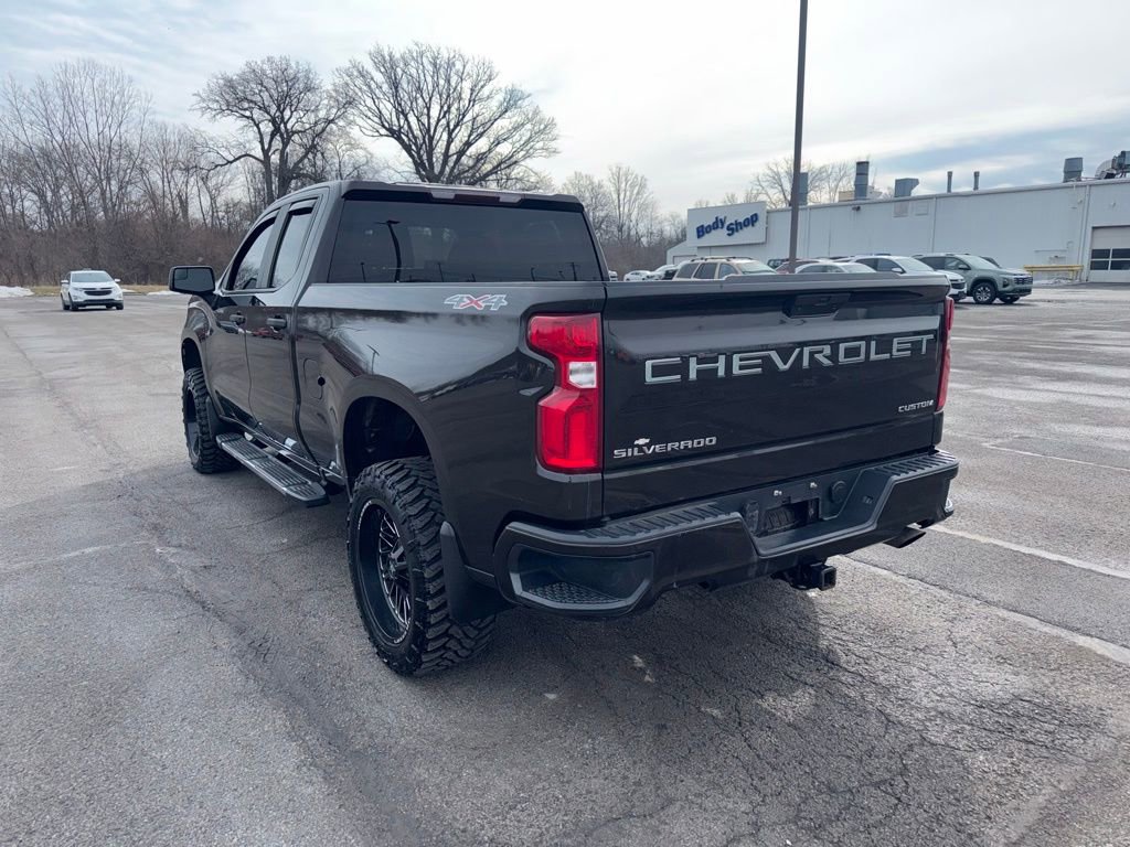 Used 2019 Chevrolet Silverado 1500 Custom w/ Custom Value Package image 3