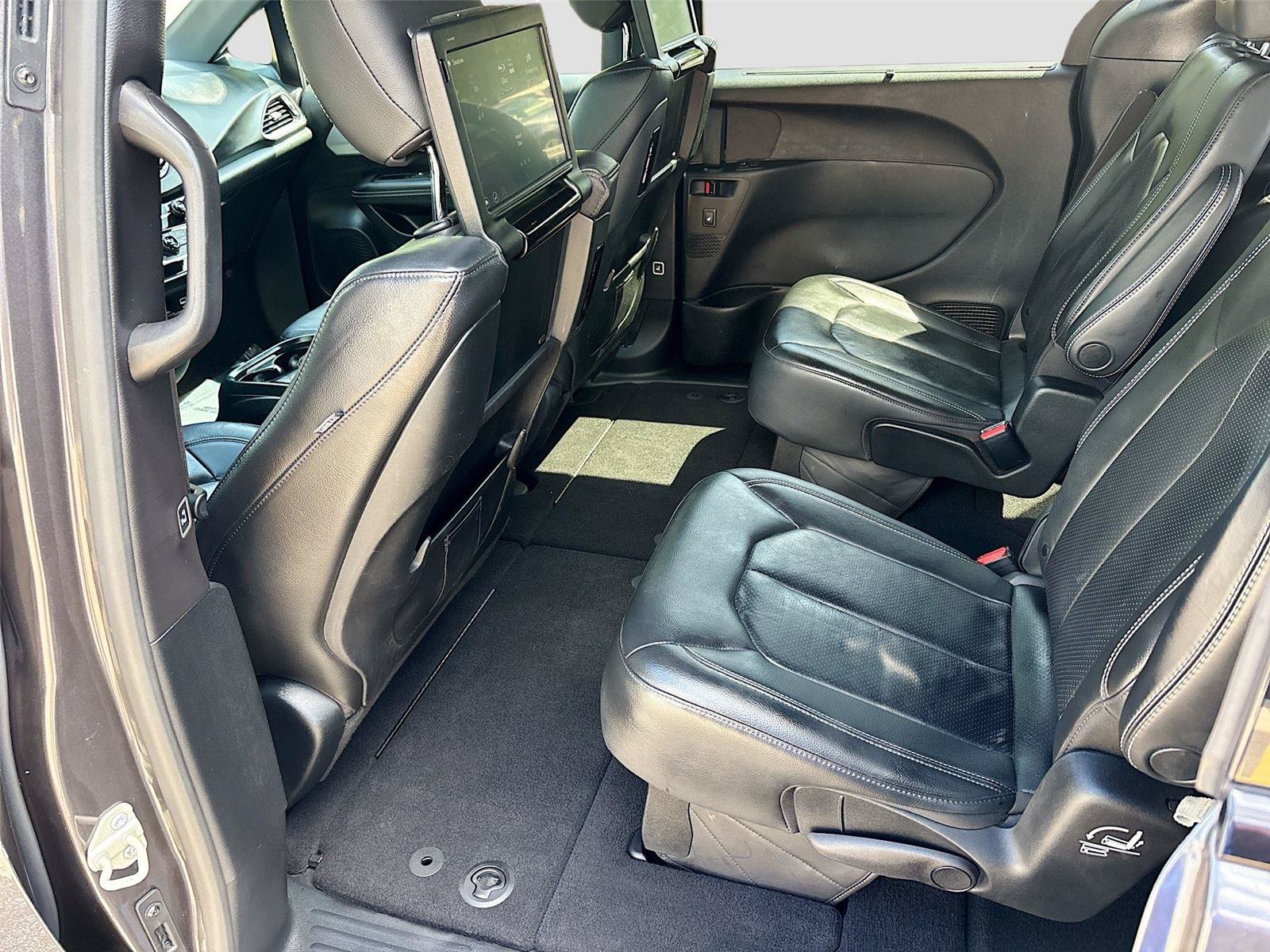 Used 2020 Chrysler Pacifica Touring-L Plus w/ S Appearance Package FWD image 25