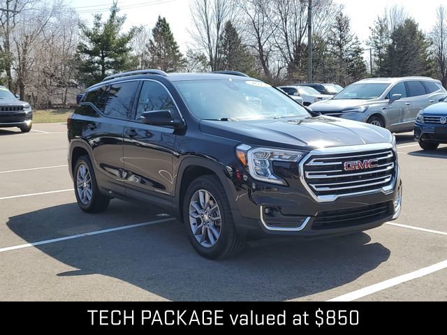 Used 2023 GMC Terrain SLT w/ Tech Package image 3