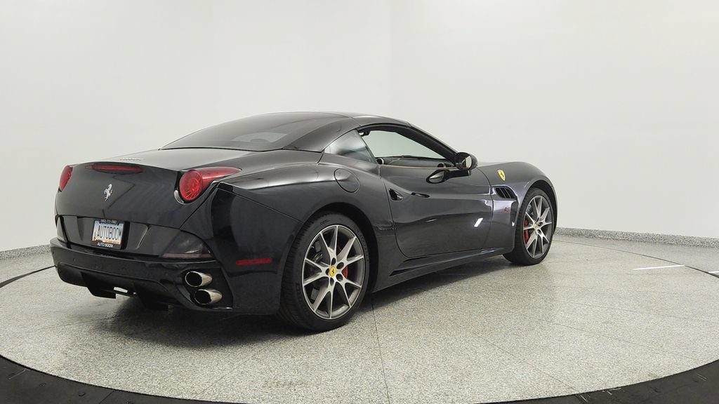 Used 2012 Ferrari California RWD image 5