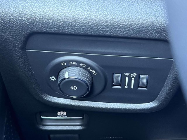 Used 2025 Jeep Grand Cherokee L Limited image 20