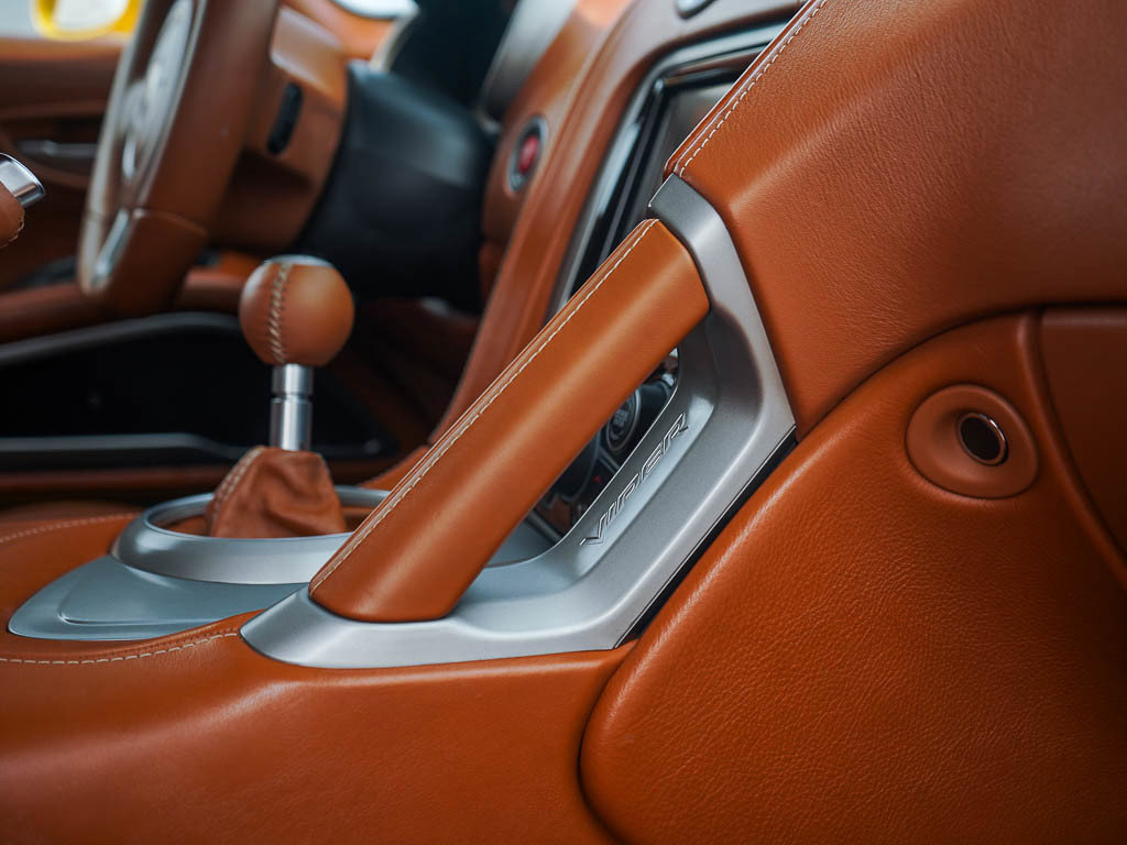 Used 2013 SRT Viper GTS w/ GTS Laguna Interior Pkg RWD image 25