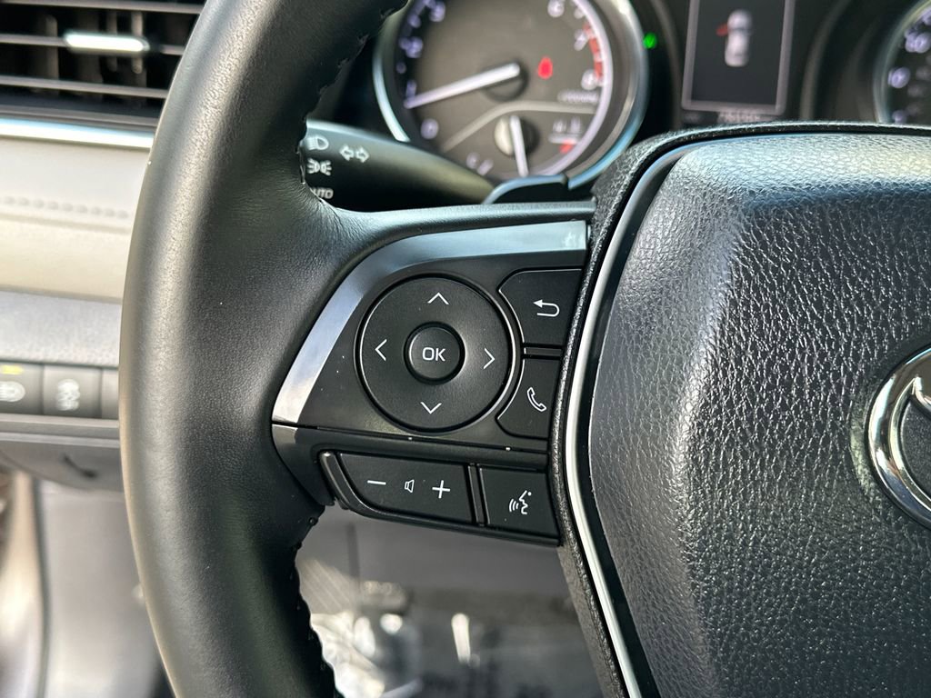 Used 2018 Toyota Camry SE w/ Moonroof Package FWD image 21