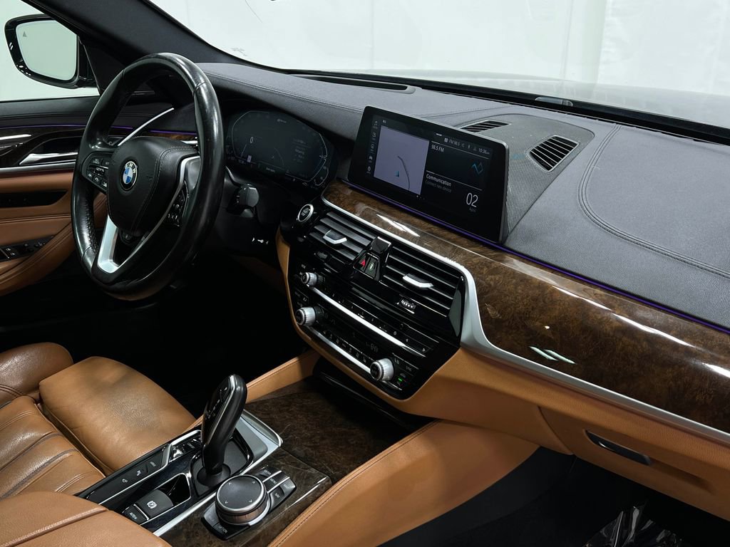 Used 2020 BMW 530e xDrive w/ Premium Package AWD/4WD image 22