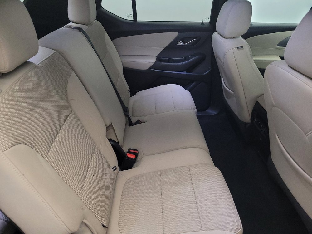 Used 2022 Chevrolet Traverse LS image 19