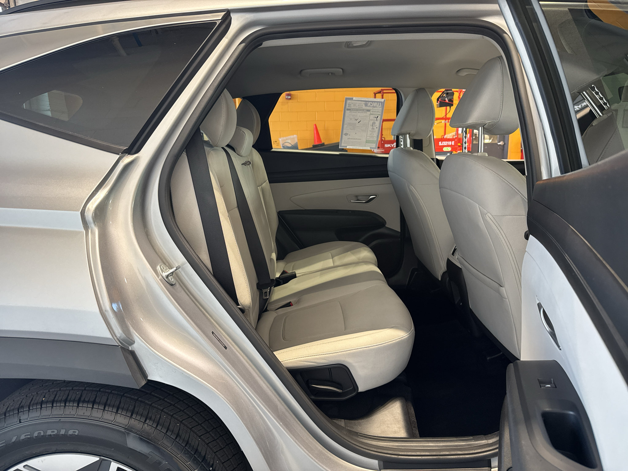 Used 2025 Hyundai Tucson SEL FWD image 19