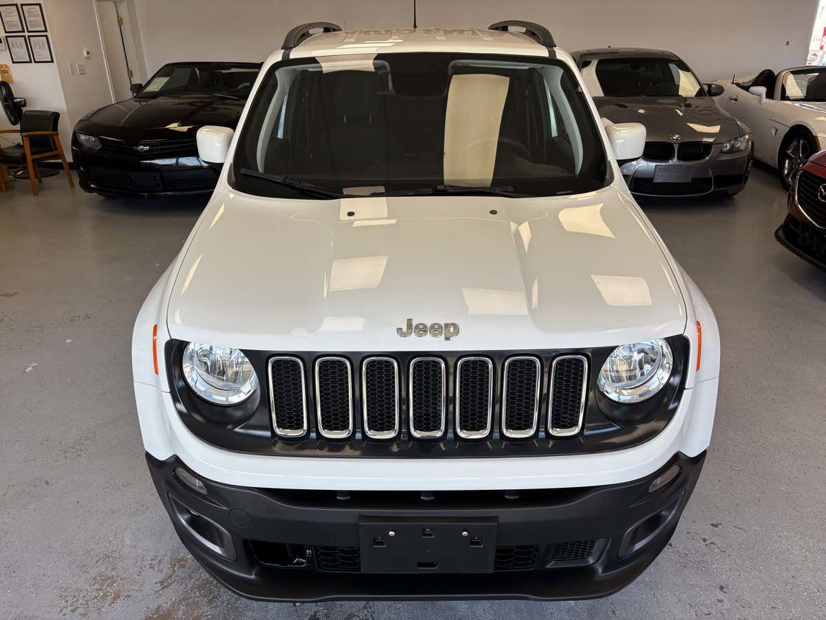 Used 2018 Jeep Renegade Latitude FWD image 2
