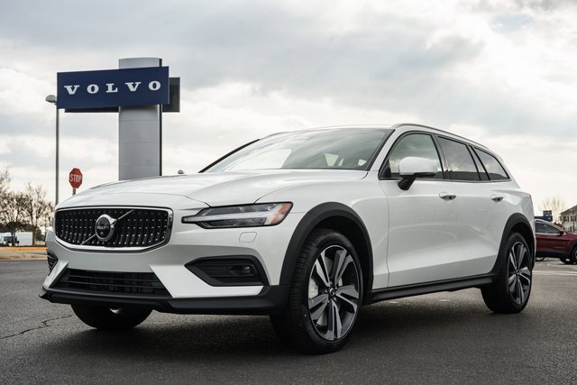 New 2026 Volvo V60 B5 Cross Country Plus w/ Protection Package Premier image 3