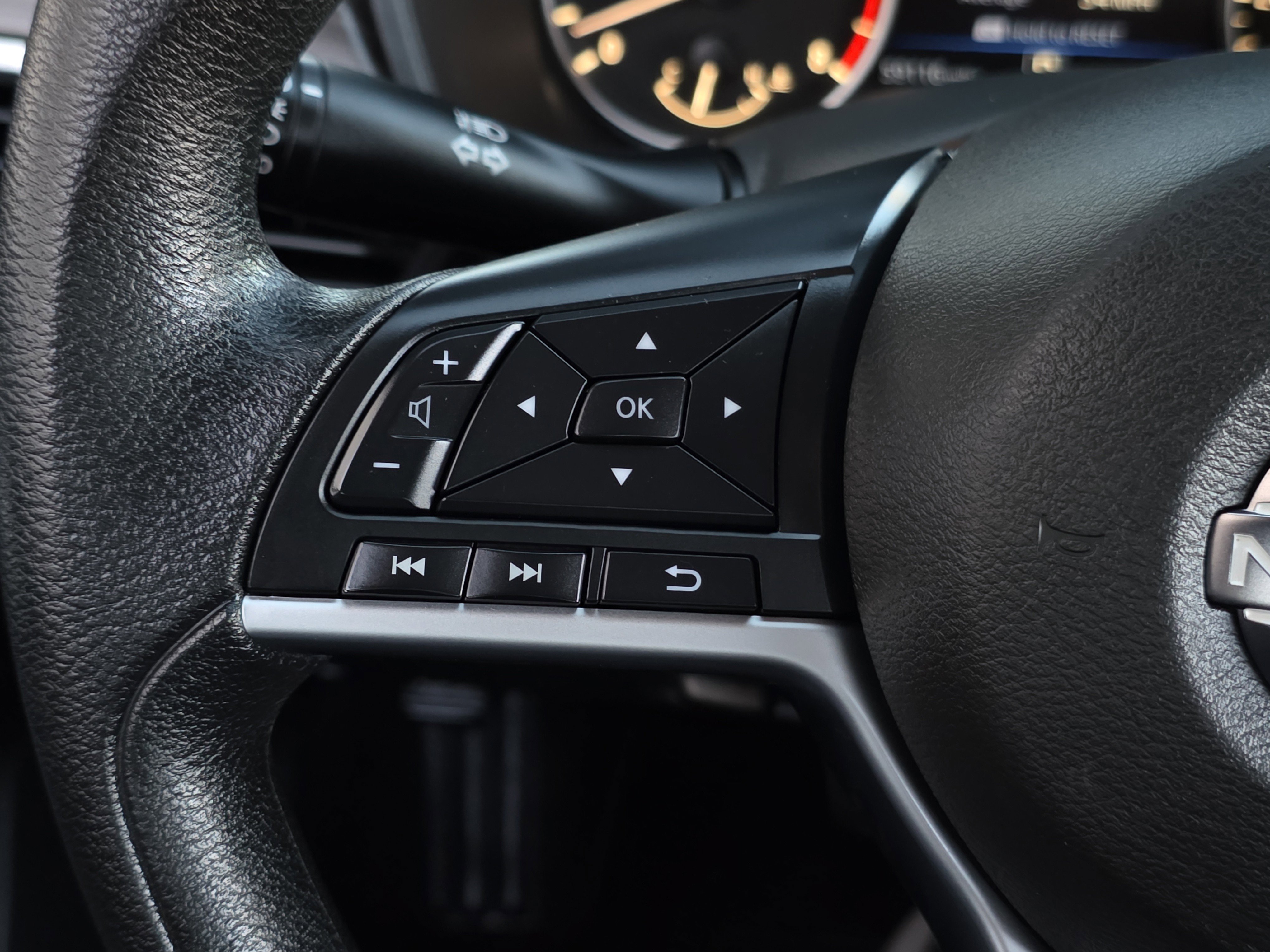 Used 2024 Nissan Altima 2.5 SV image 16