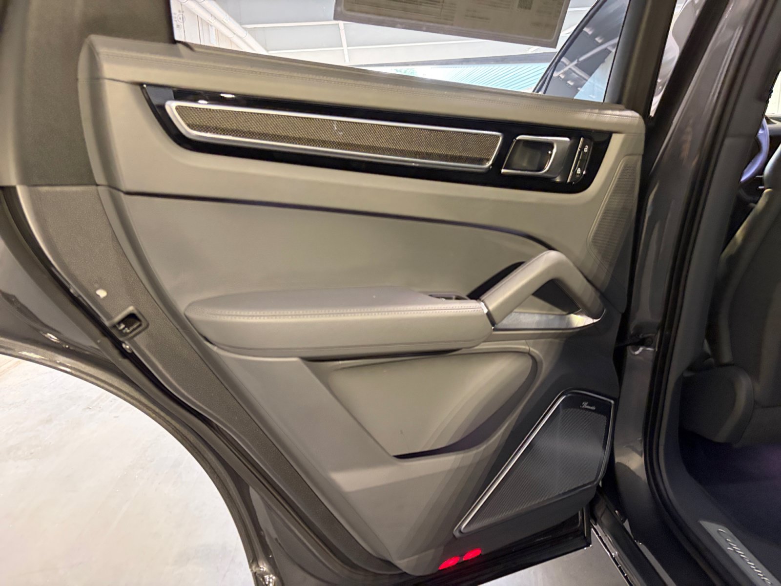 Certified 2023 Porsche Cayenne Turbo S AWD/4WD image 24