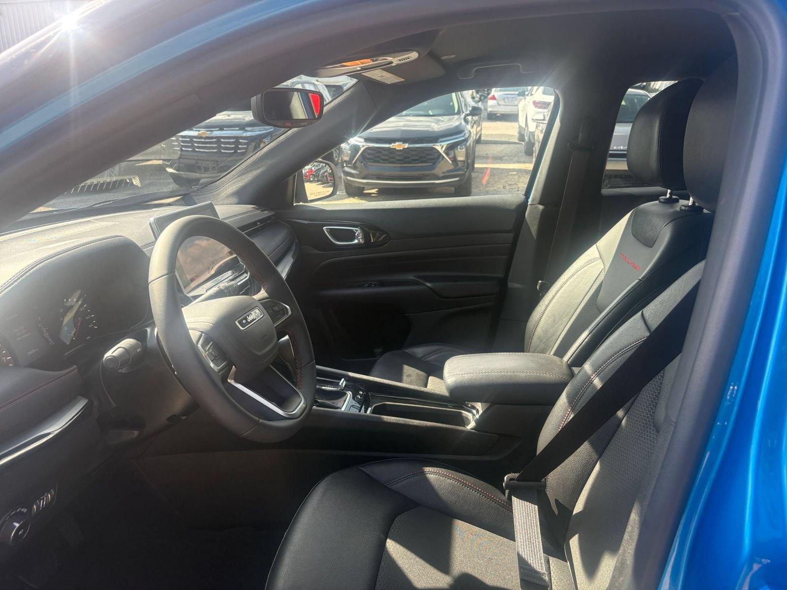 Used 2025 Jeep Compass Trailhawk AWD/4WD image 21