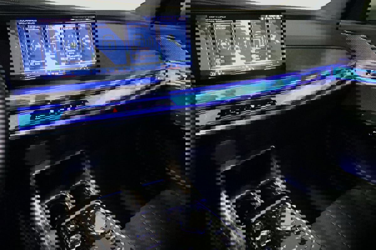 Used 2023 BMW 760i xDrive image 56