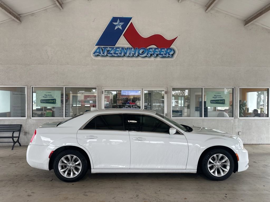 Used 2019 Chrysler 300 Touring image 1