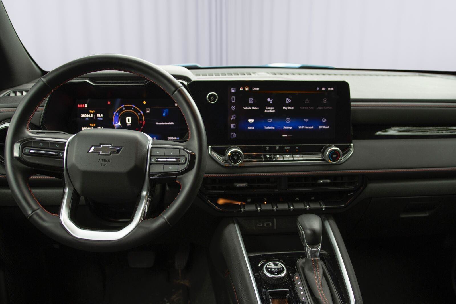 Used 2024 Chevrolet Colorado Z71 AWD/4WD image 3