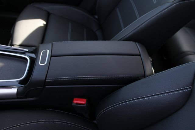 New 2024 Mercedes-Benz GLB 35 AMG 4MATIC image 31