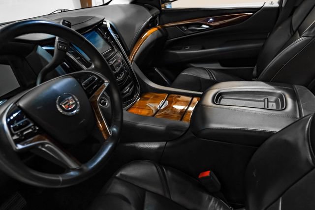 Used 2015 Cadillac Escalade Luxury AWD/4WD image 30