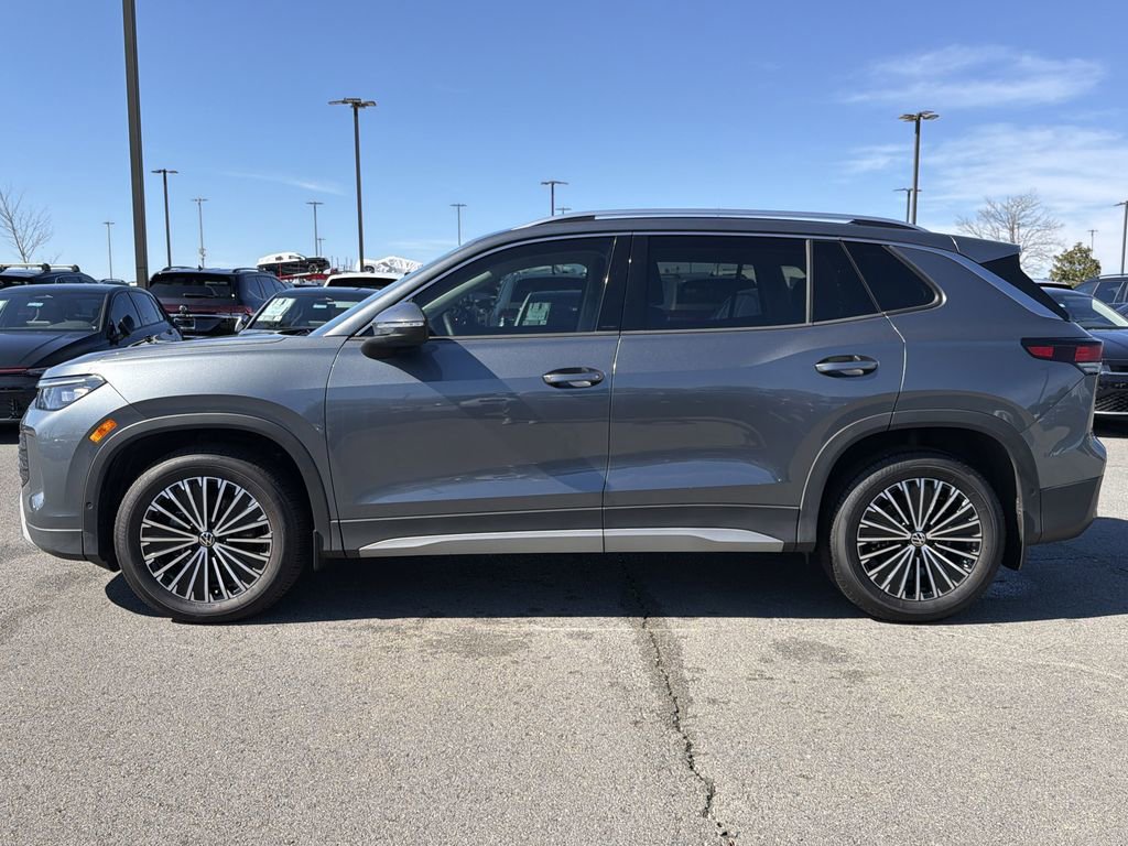 Used 2025 Volkswagen Tiguan S image 2