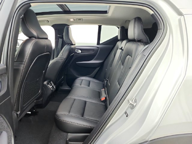 Certified 2023 Volvo XC40 B5 Plus w/ Protection Package Premier AWD/4WD image 29