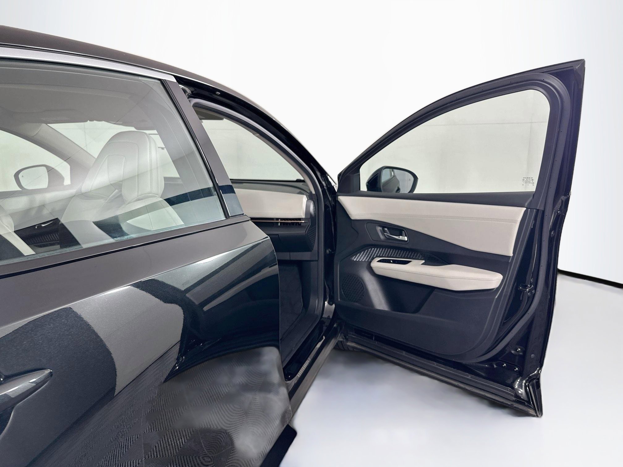 Used 2023 Nissan Ariya FWD image 32
