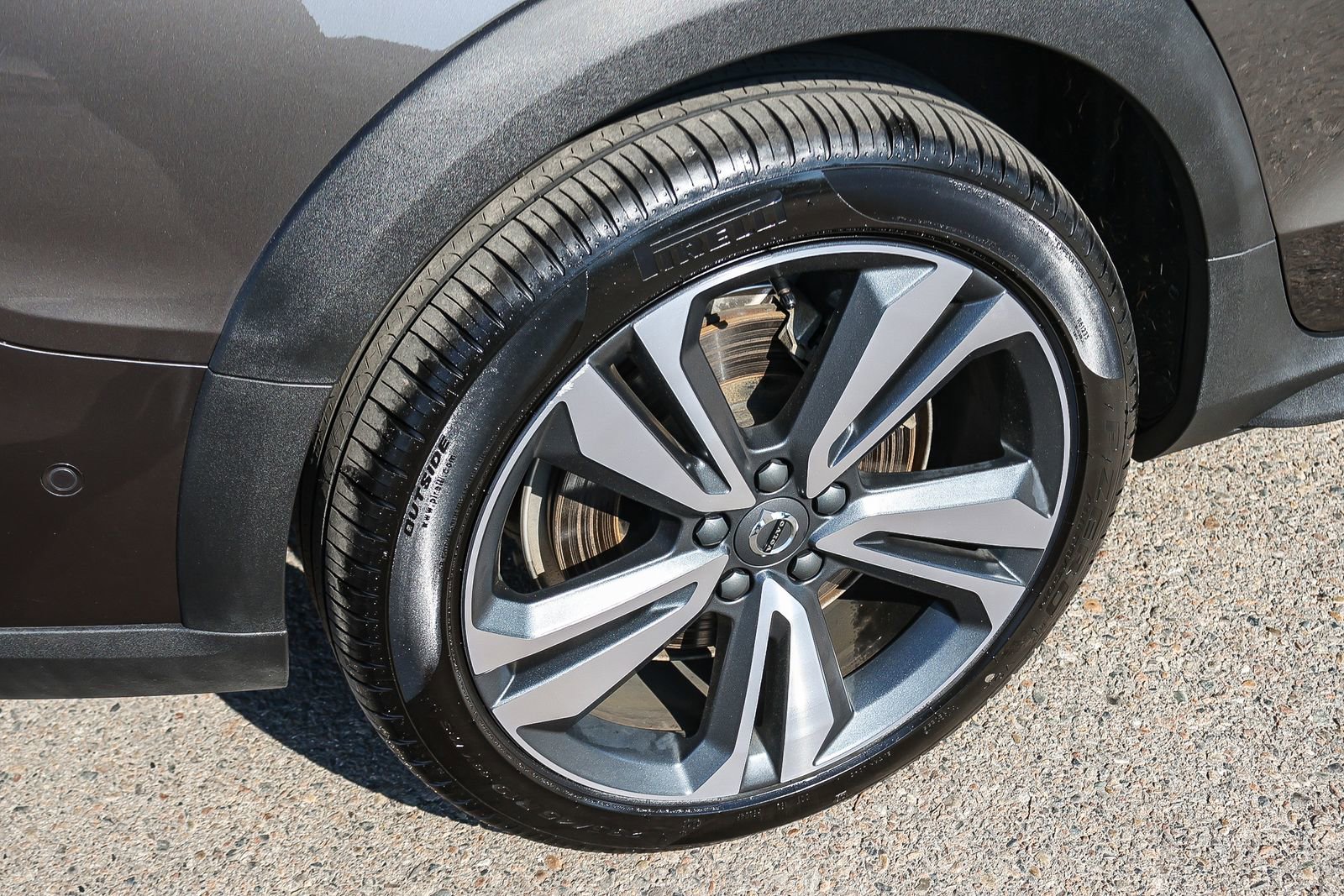 Used 2025 Volvo V60 B5 Cross Country Plus image 13