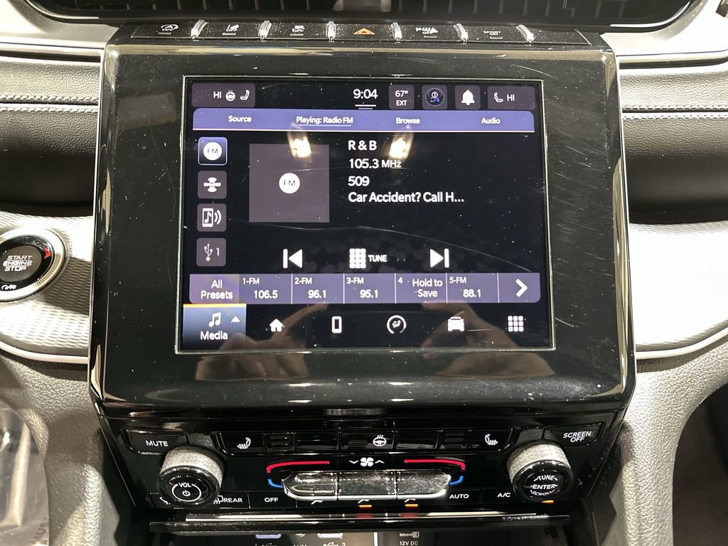 Used 2023 Jeep Grand Cherokee L Laredo image 12