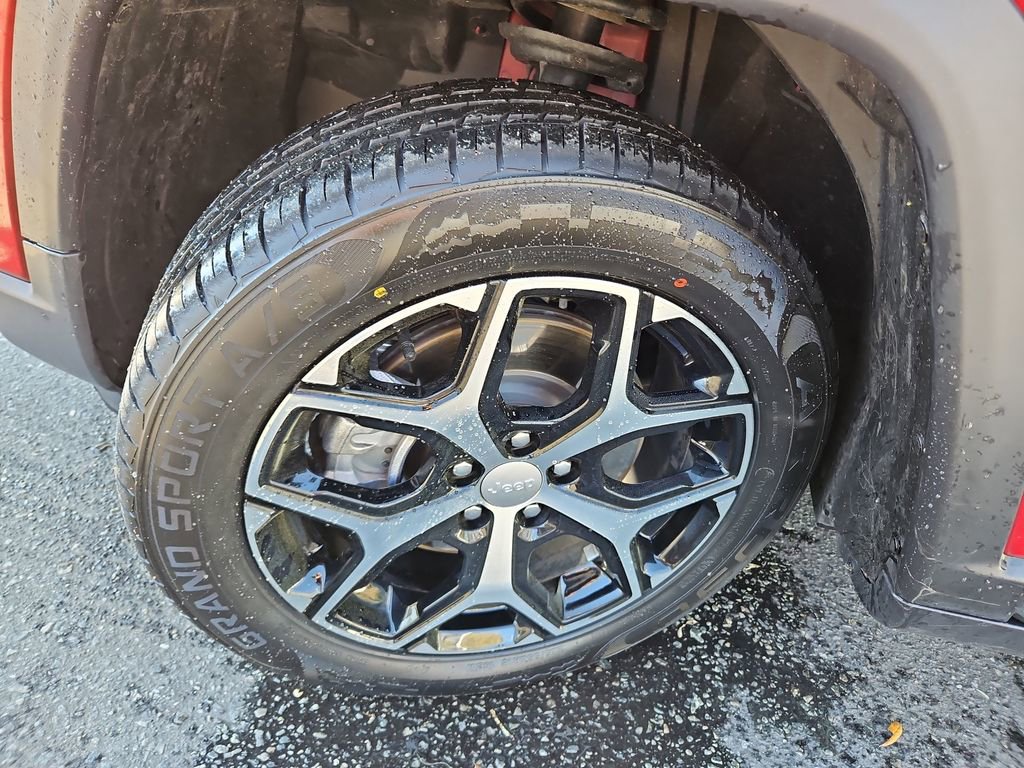 Used 2024 Jeep Compass Limited image 32