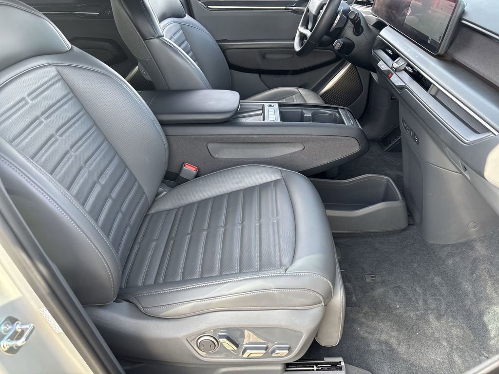 Used 2024 Kia EV9 Land image 29