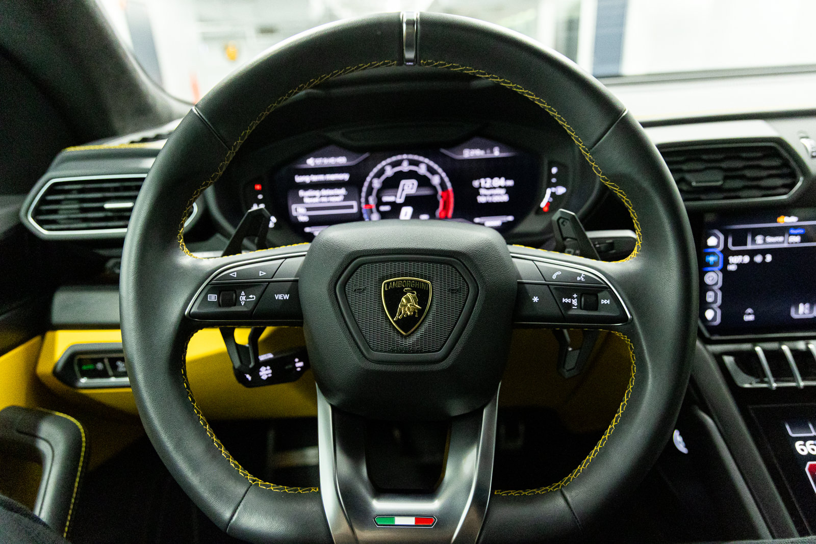 Used 2024 Lamborghini Urus S AWD/4WD image 29