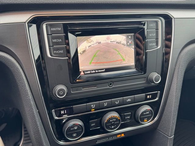 Used 2016 Volkswagen Passat 1.8T R-Line image 25