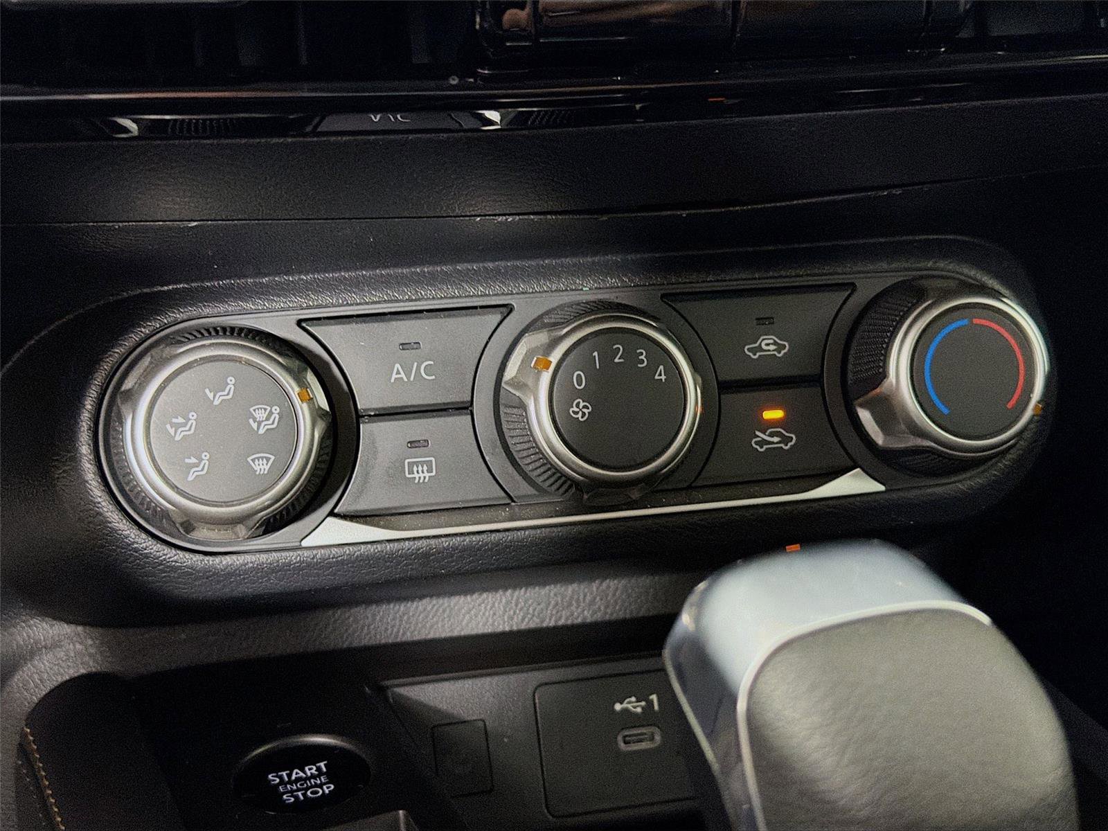 Used 2025 Nissan Kicks SV w/ Illumination Package AWD/4WD image 16