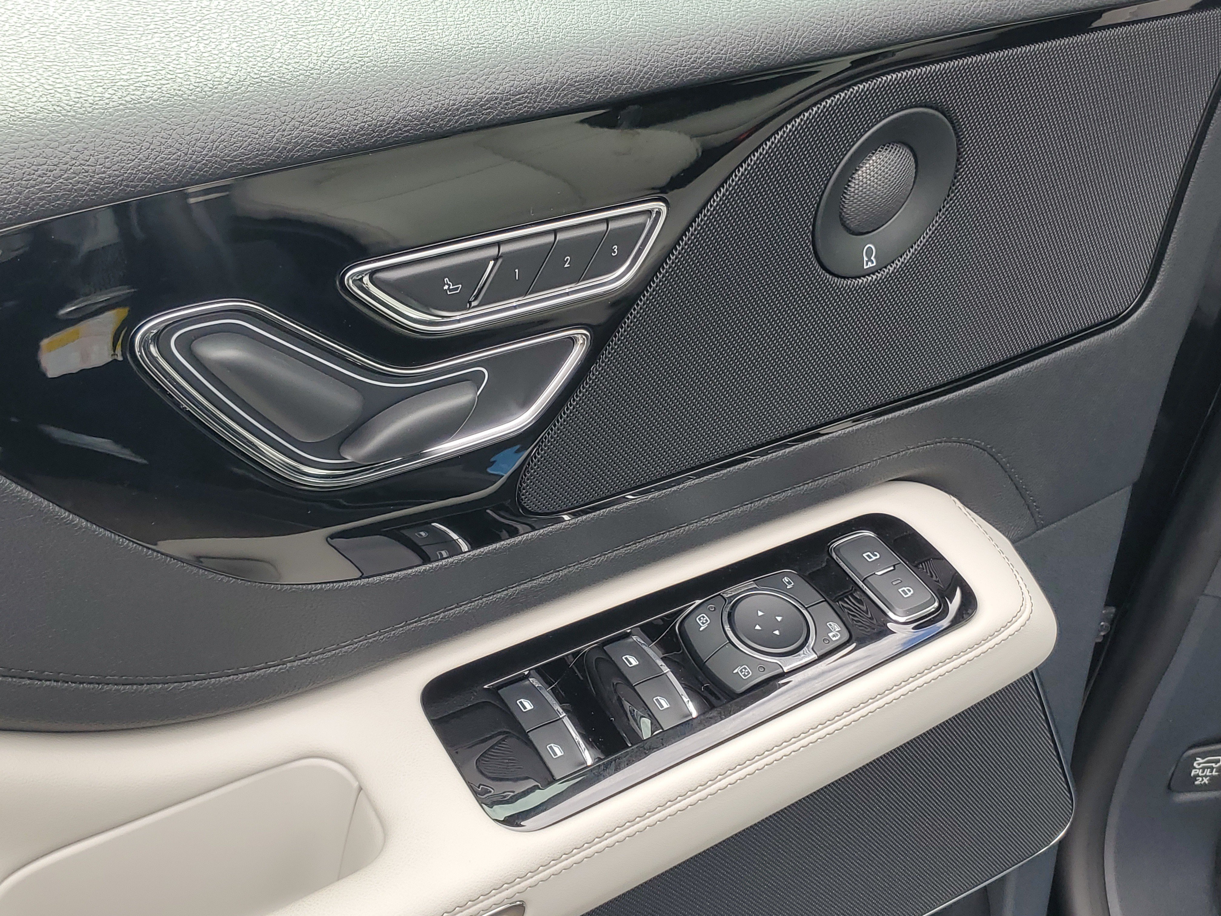 New 2027 Lincoln Aviator AWD image 9