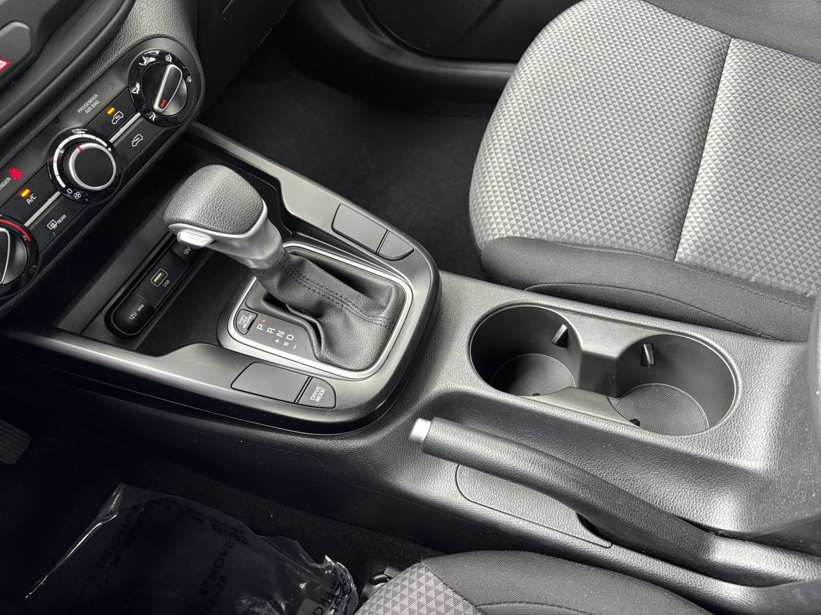 Used 2025 Kia Soul LX w/ LX Technology Package FWD image 38