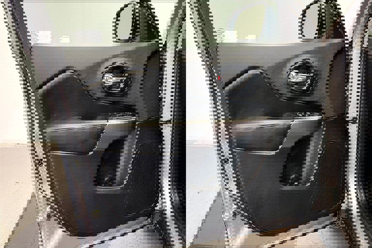 Used 2019 Jeep Cherokee Latitude w/ Popular Appearance Group image 25