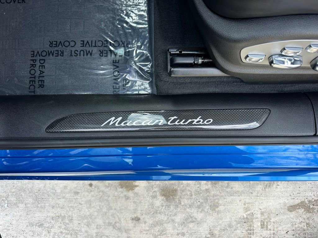 Certified 2018 Porsche Macan Turbo AWD/4WD image 20