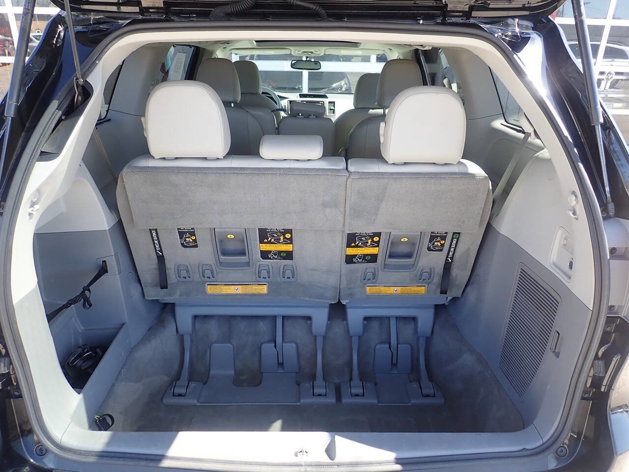 Used 2013 Toyota Sienna XLE FWD image 17