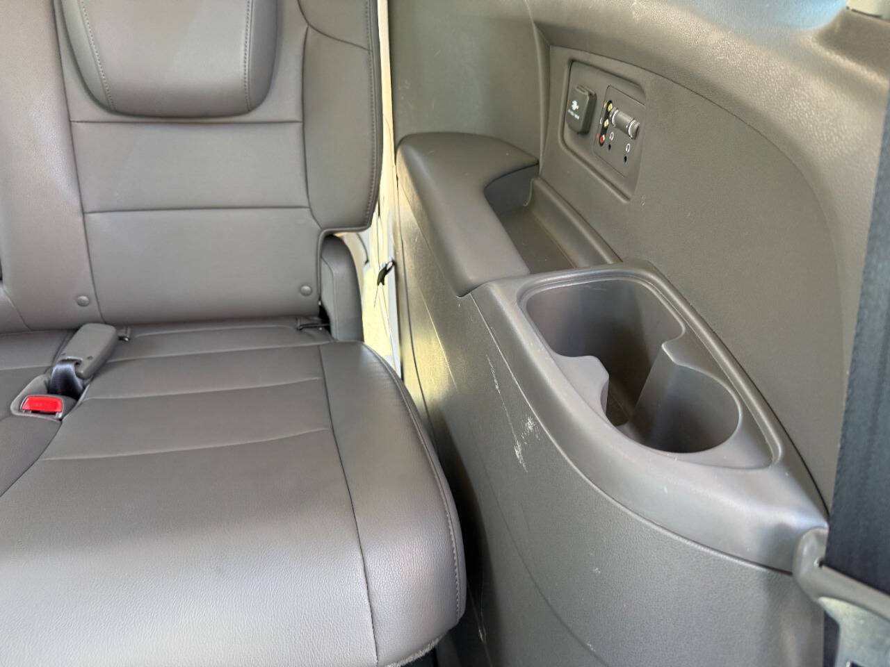 Used 2016 Honda Odyssey Touring Elite image 33
