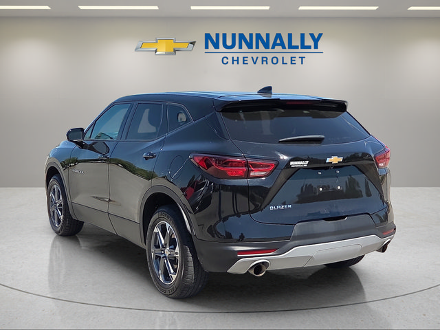 Used 2025 Chevrolet Blazer LT FWD image 3