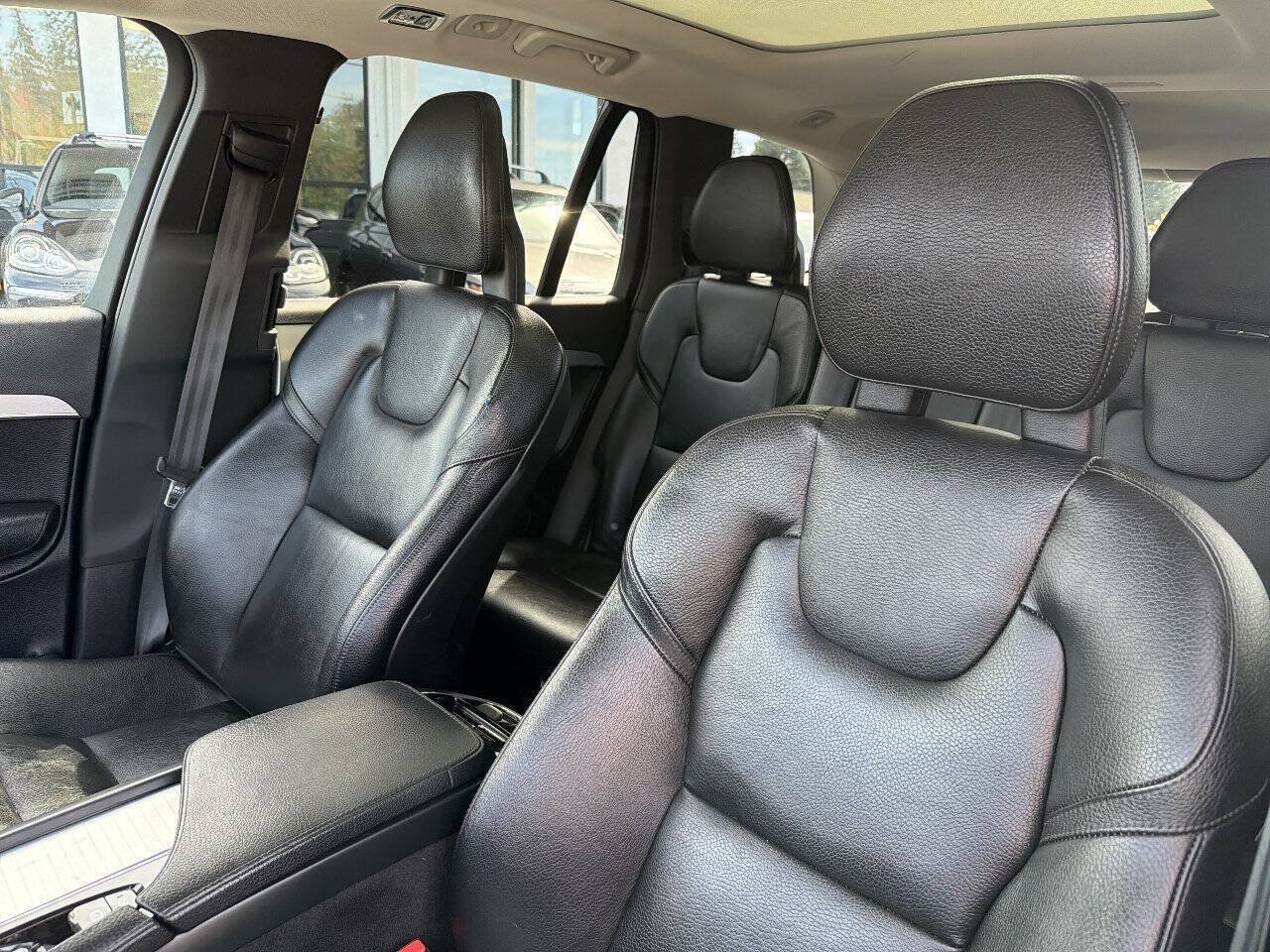 Used 2018 Volvo XC90 T5 Momentum w/ Convenience Package AWD/4WD image 38