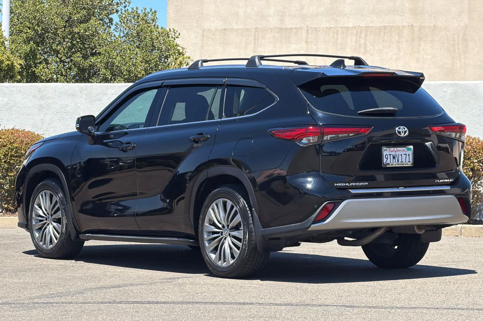 Used 2021 Toyota Highlander Platinum FWD image 7