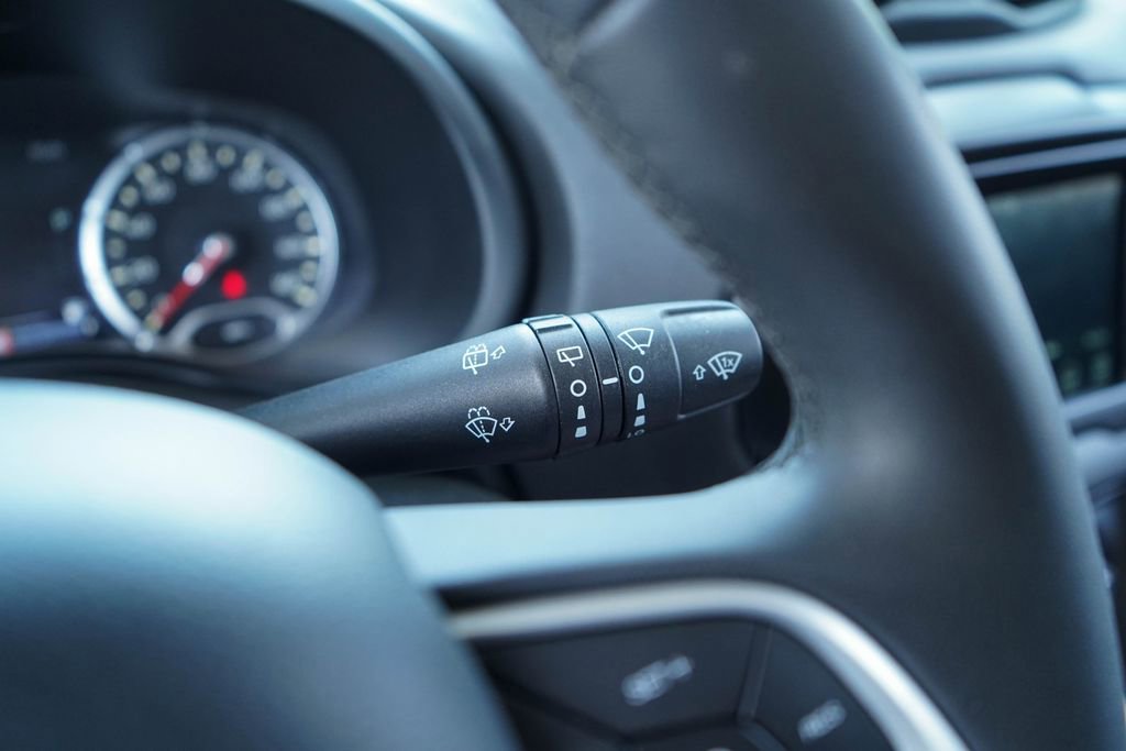 Used 2021 Jeep Renegade Latitude AWD/4WD image 28