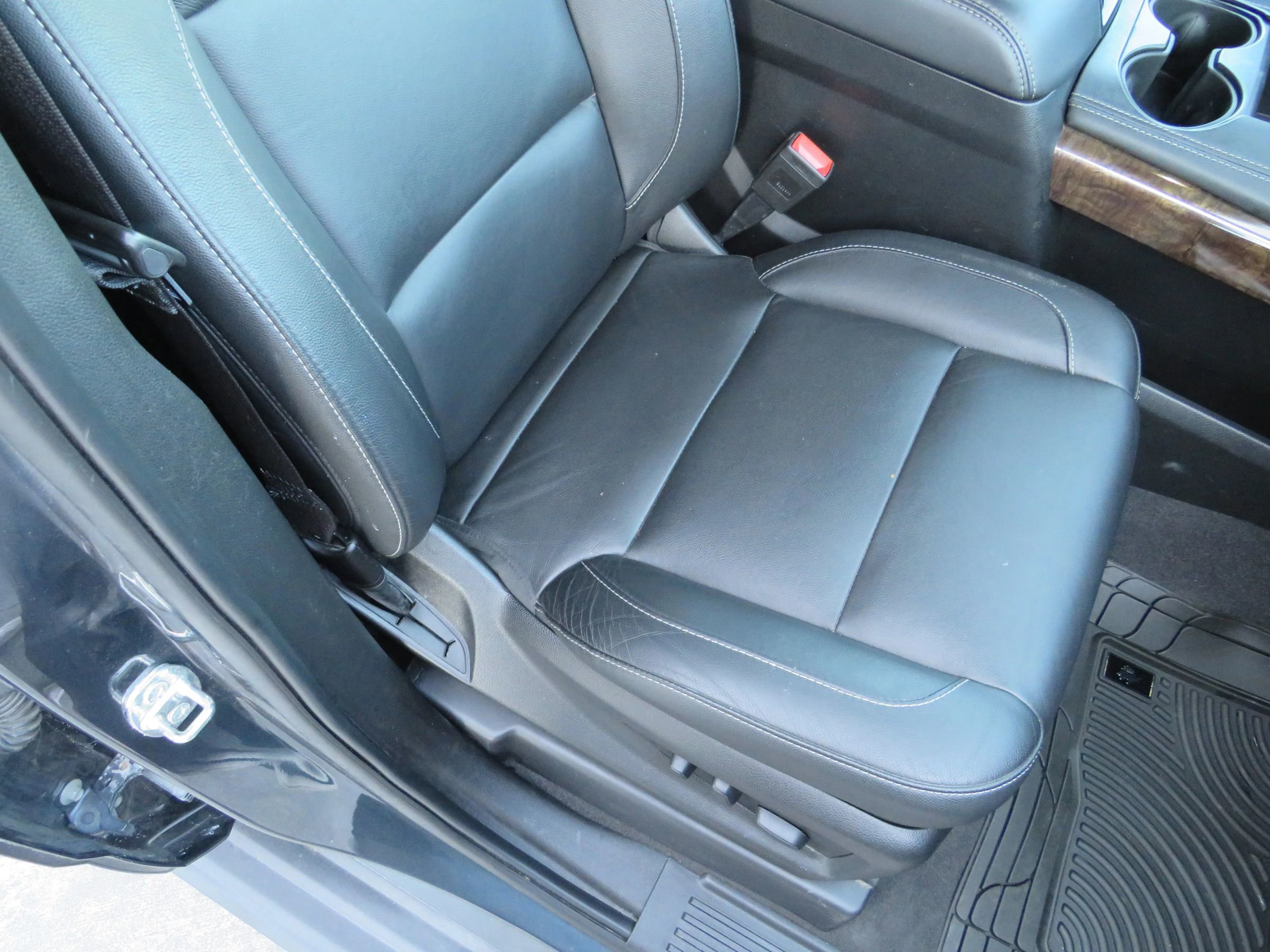 Used 2020 Chevrolet Suburban LT AWD/4WD image 38