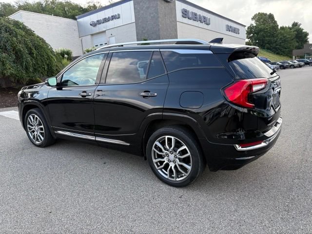 Used 2023 GMC Terrain Denali w/ Denali Premium Package AWD/4WD image 3