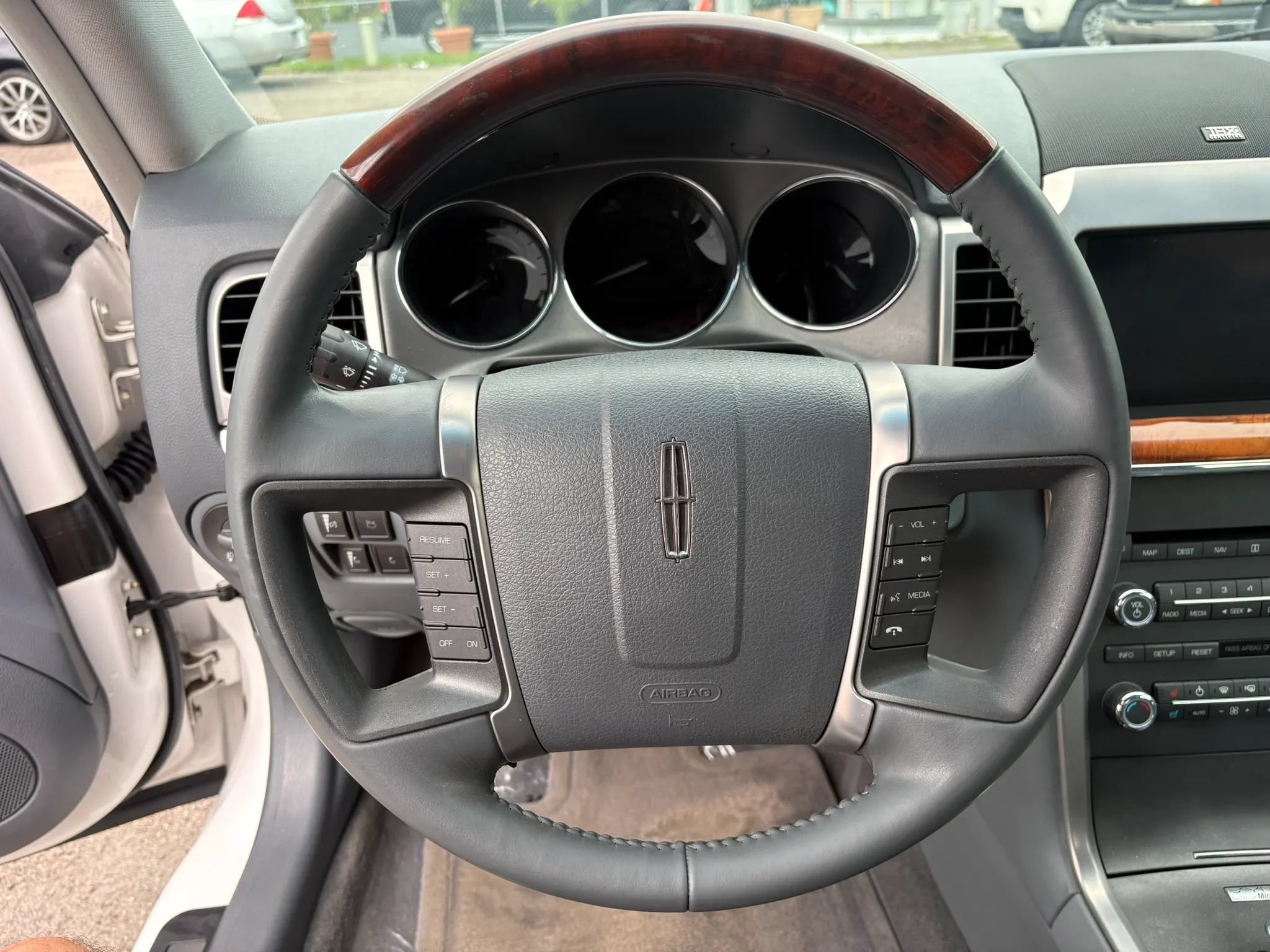 Used 2010 Lincoln MKZ FWD image 14