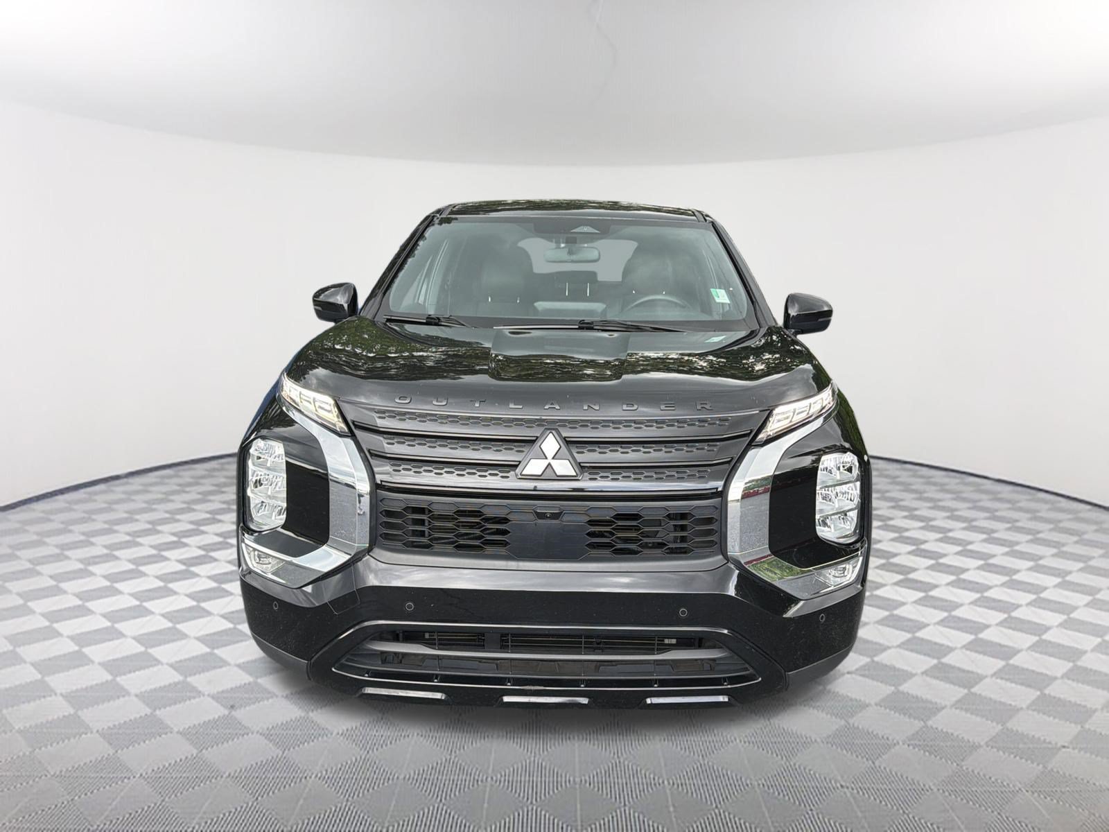 Used 2023 Mitsubishi Outlander SE FWD image 2